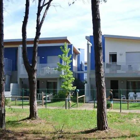 Flat With Balcony Near The Shores-bibione 아파트 *